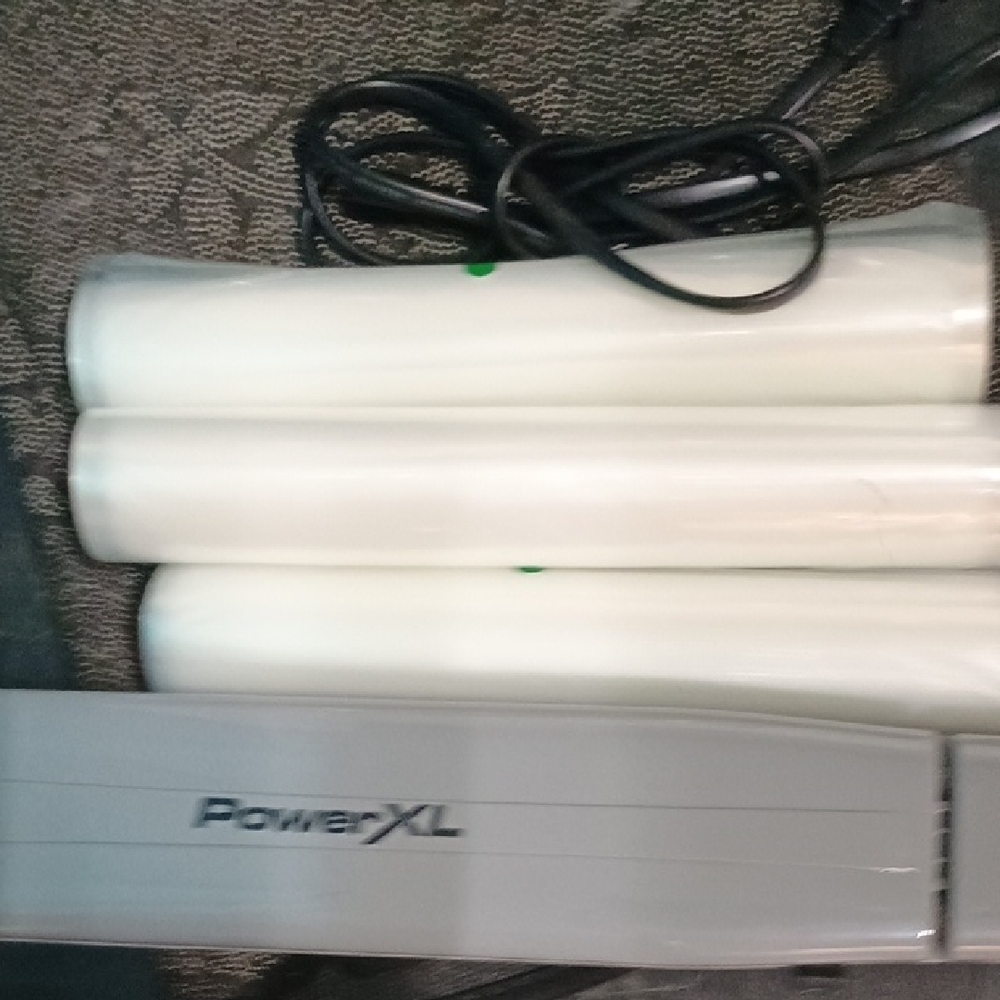 Vacuum Sealer with White Rolls